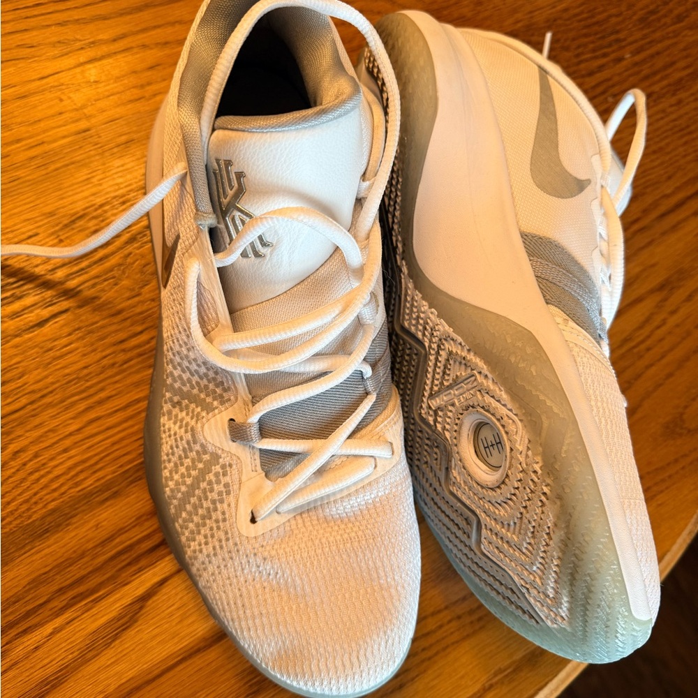 Nike Kyrie Flytrap Ep “Metallic Silver” - image 2